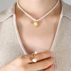 Elegant Baroque Style Irregular Flower Freshwater Pearl Titanium Steel Beaded Plating 18K Gold Plated Pendant Necklace -Cheap Jewelry Store 1648645669403103232