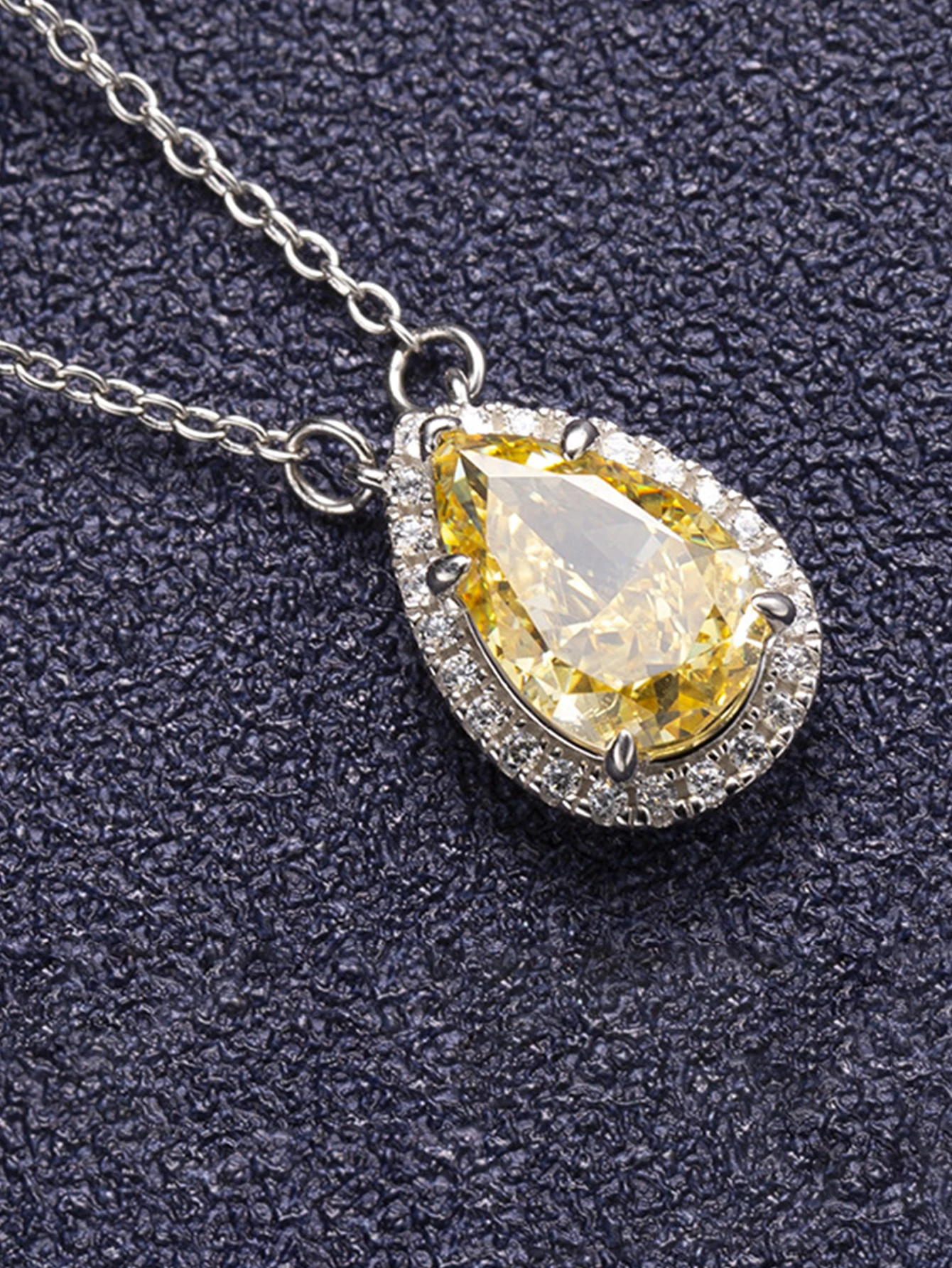 Luxurious Wedding Shiny Water Droplets Sterling Silver Plating Inlay High Carbon Diamond White Gold Plated Pendant Necklace 7 Luxurious Wedding Shiny Water Droplets Sterling Silver Plating Inlay High Carbon Diamond White Gold Plated Pendant Necklace - Image 5