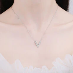 Simple Style V Shape Sterling Silver Moissanite Pendant Necklace In Bulk -Cheap Jewelry Store 1664091911100698624
