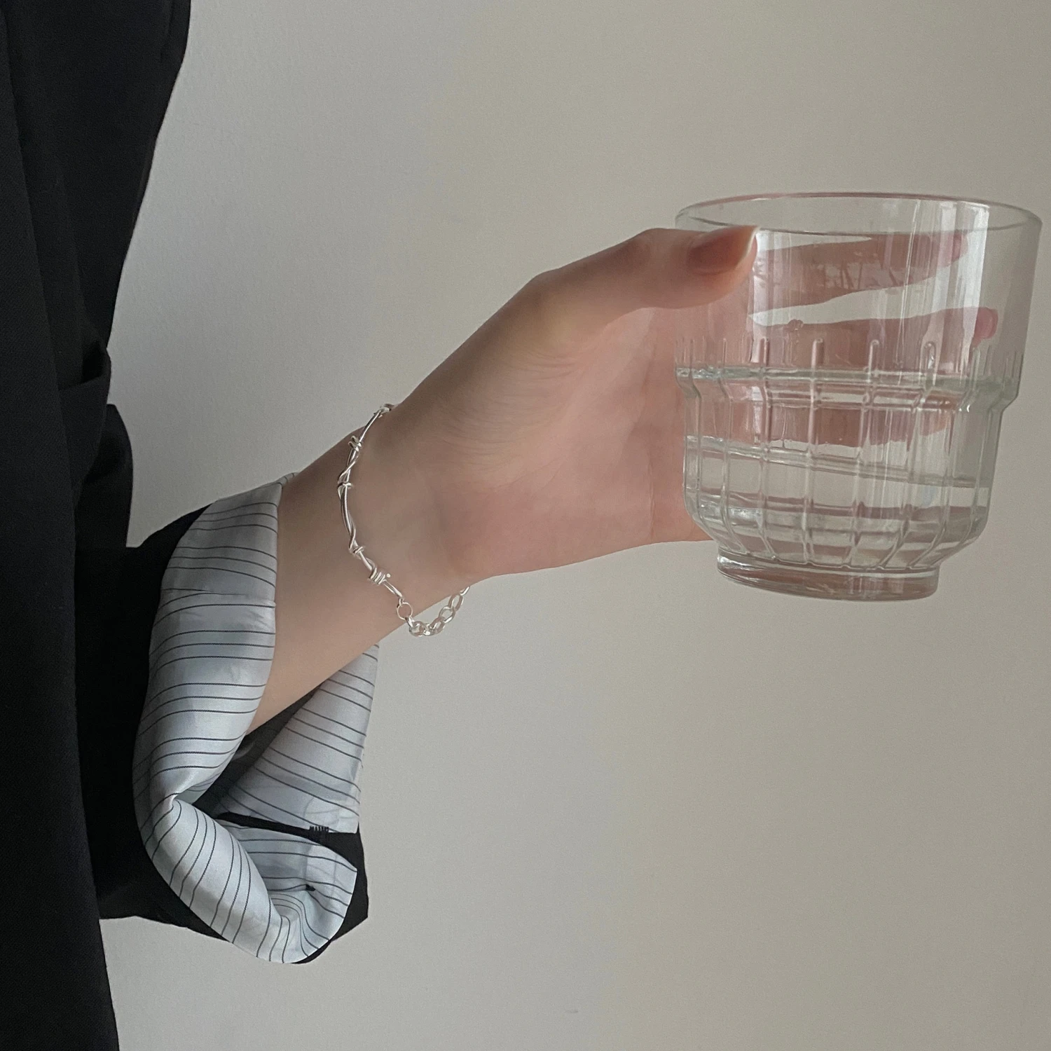 Simple Style Solid Color Sterling Silver Patchwork Bracelets 6 Simple Style Solid Color Sterling Silver Patchwork Bracelets - Image 4