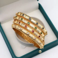 Retro Round Copper Plating Inlay Artificial Gemstones Bangle