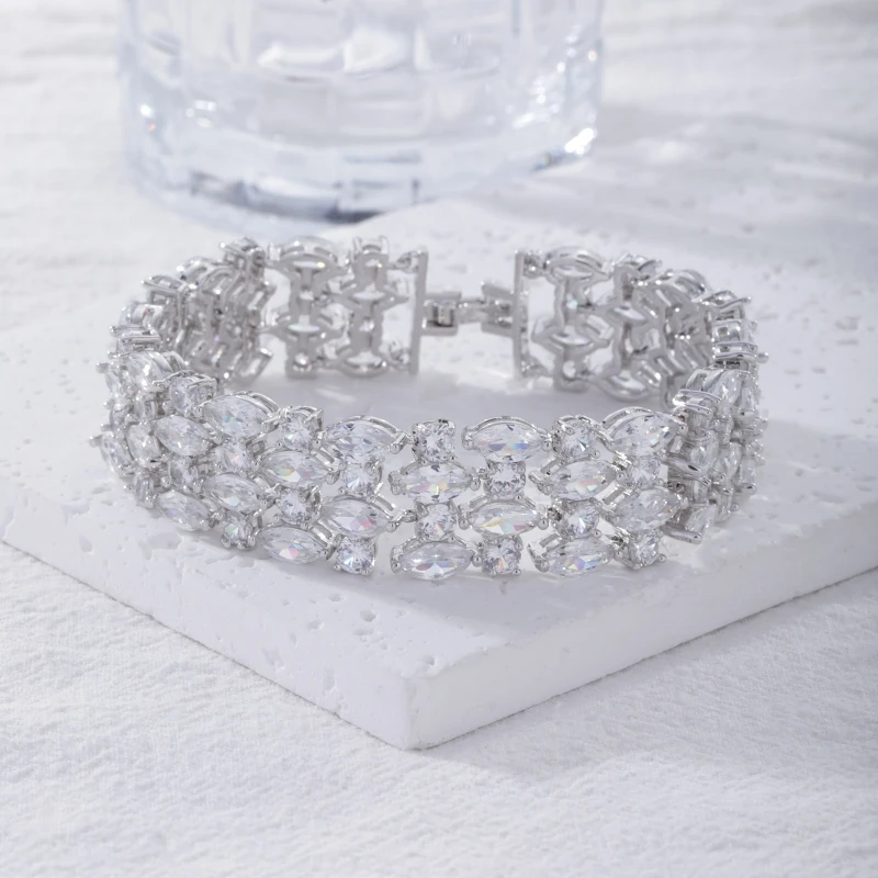 Simple Style Classic Style Round Copper Plating Hollow Out Inlay Zircon Bracelets 6 Simple Style Classic Style Round Copper Plating Hollow Out Inlay Zircon Bracelets - Image 4