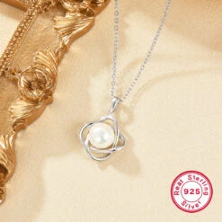 Elegant Lady Round Flower Sterling Silver Plating Inlay Freshwater Pearl White Gold Plated Pendant Necklace