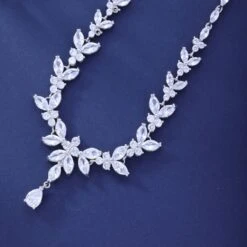 Princess Simple Style Shiny Leaf Water Droplets Copper Zircon Pendant Necklace In Bulk -Cheap Jewelry Store 1682680105056473088