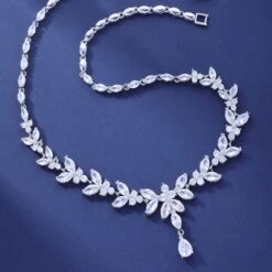 Princess Simple Style Shiny Leaf Water Droplets Copper Zircon Pendant Necklace In Bulk -Cheap Jewelry Store 1682680160383537152