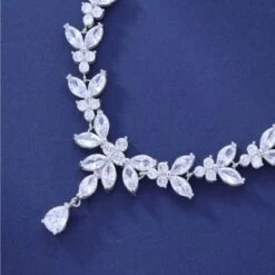 Princess Simple Style Shiny Leaf Water Droplets Copper Zircon Pendant Necklace In Bulk -Cheap Jewelry Store 1682680771267137536